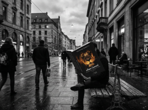 L’Essenza della Street Photography: Antipoesia e Colore