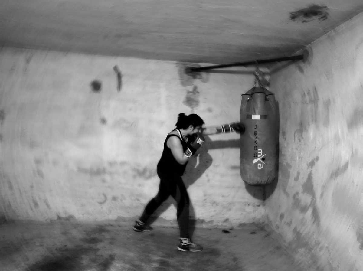 Valentina Barletta: biografia, libri e passioni di V for Barletta Street photgoraphy, Valentina Barletta, pugile al sacco, boxe